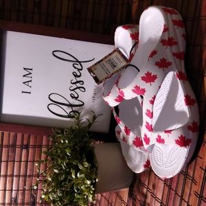 CROCS comparables NOVELTY CANADIAN LEAF Dawgs loud mouth collectables